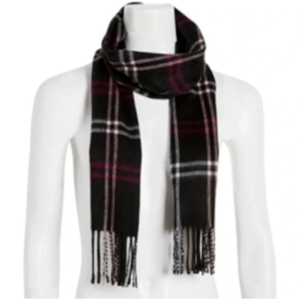 3/$25 🙌🏼 NWT Steve Madden Made in Italy Plaid Fuzzy Scarf
